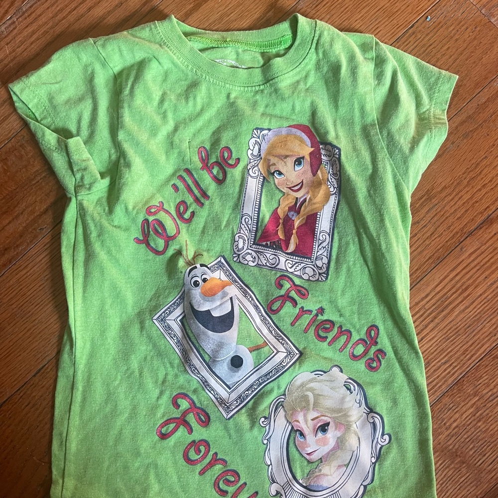 Disney frozen Elsa Anna shirt gently used size 7/8